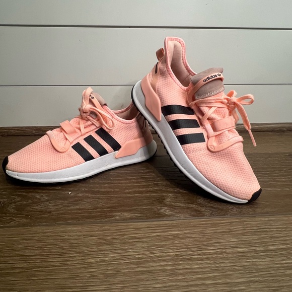 adidas Shoes - Women's Adidas Sneakers size 8